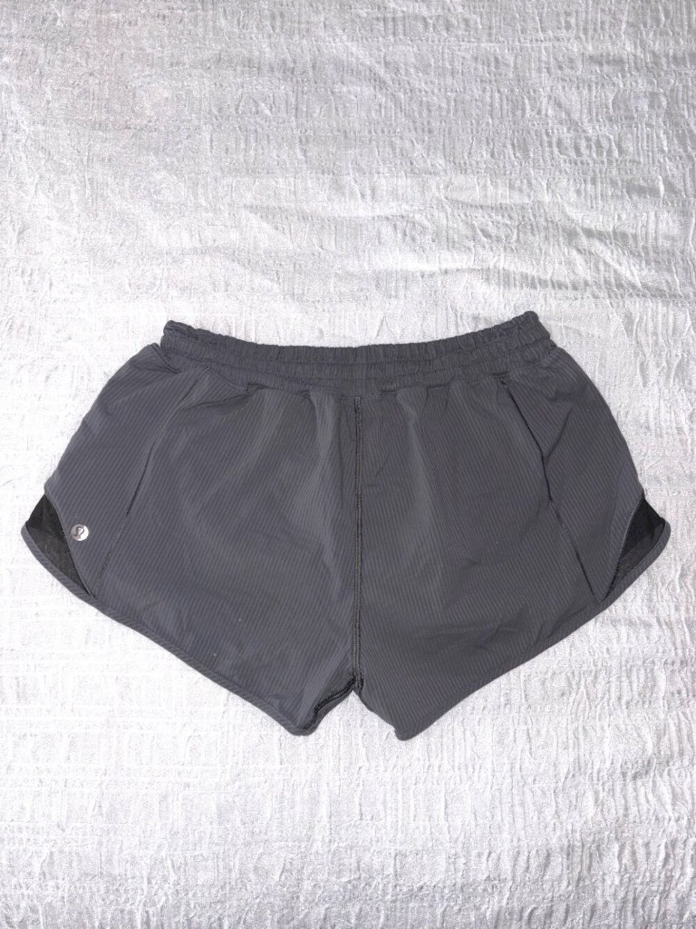 Lululemon Hotty Hot Low Rise Shorts II 2.5" Dark Carbon Running Swift 6 S - Picture 11 of 11